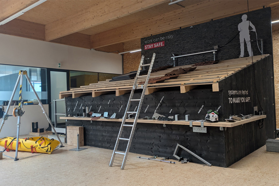 INSTALADORES DE SISTEMAS DE PROTECCIÓN CONTRA CAÍDAS